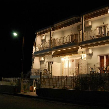 Napoleon Aparthotel โรเวียส ภายนอก รูปภาพ